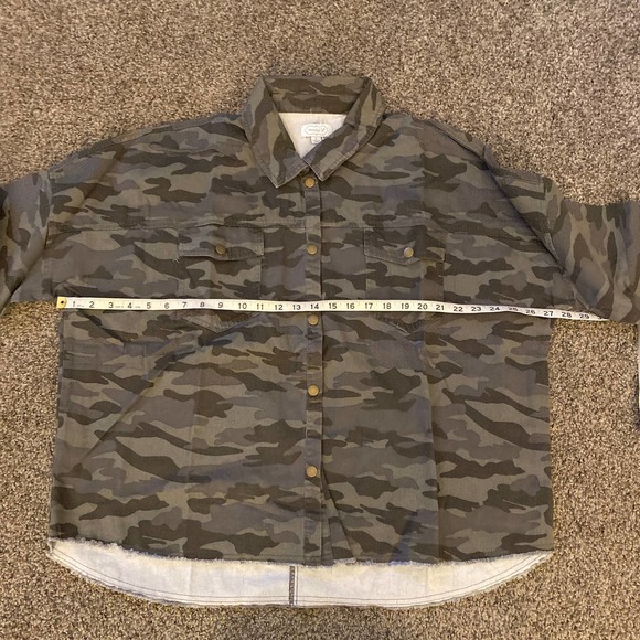 Mud Pie Sterling Camo Shacket - Large - Picture 5 of 6